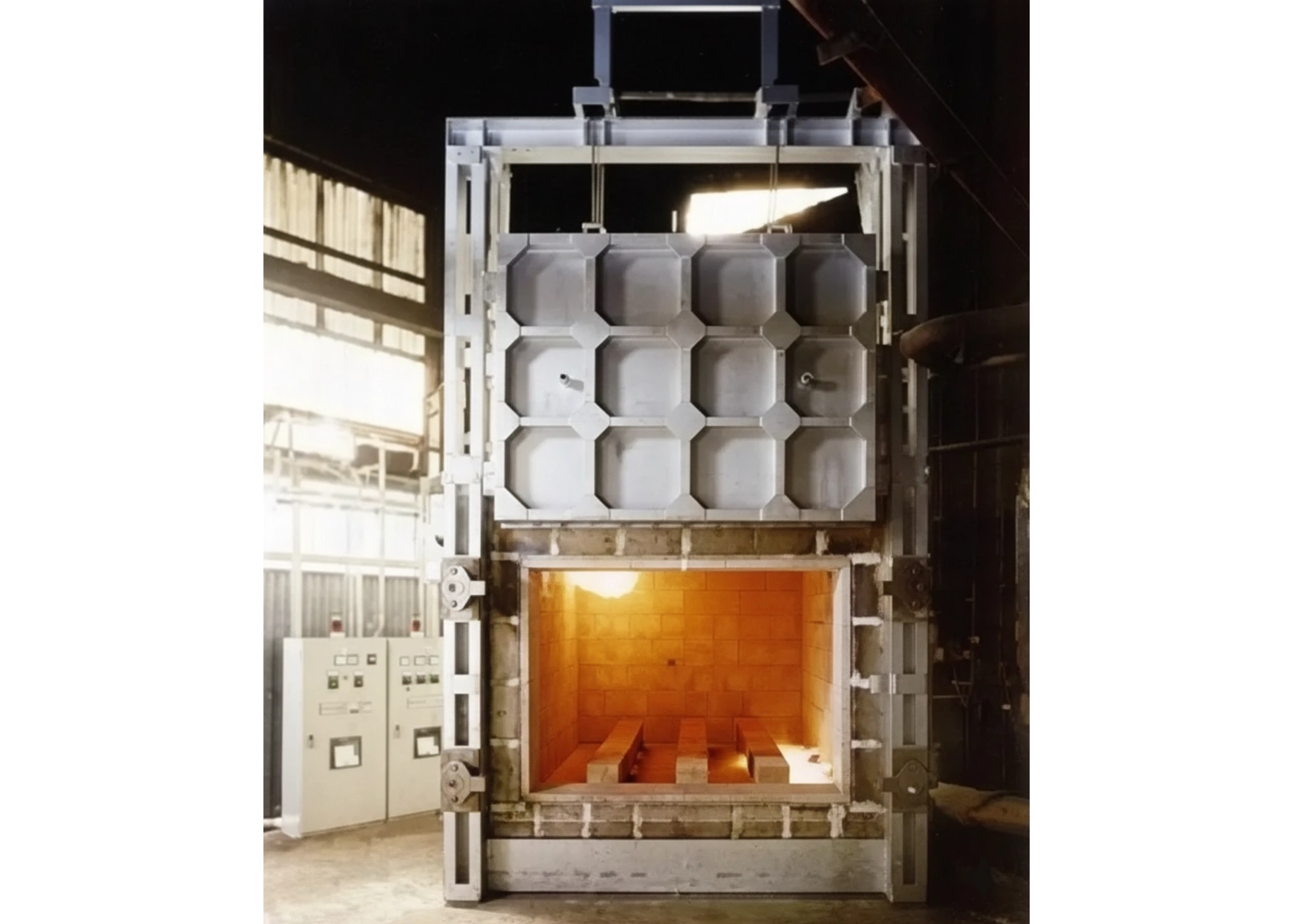 バッチ式熱処理炉